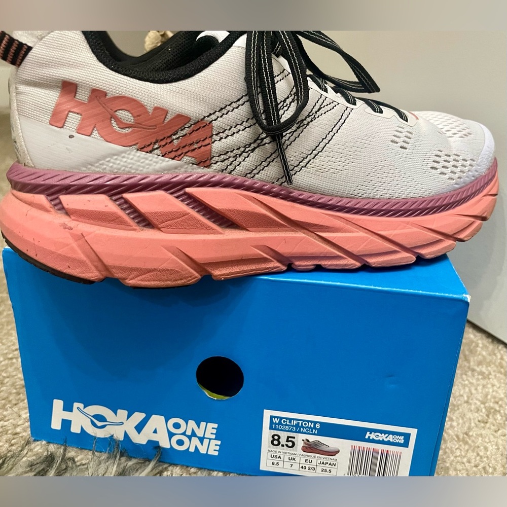 HOKA Clifton 6- women size 8.5